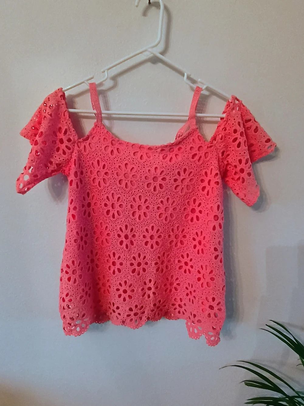 Maurices M Coral Pink Eyelet Lace Cold Shoulder Top Floral Scalloped Boho